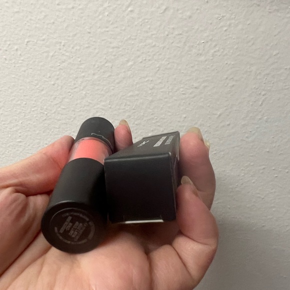 MAC VERSICOLOUR VARNISH Lip Stain  CAN'T STOP WON'T STOP   Full Size NEW BOX - Picture 2 of 3